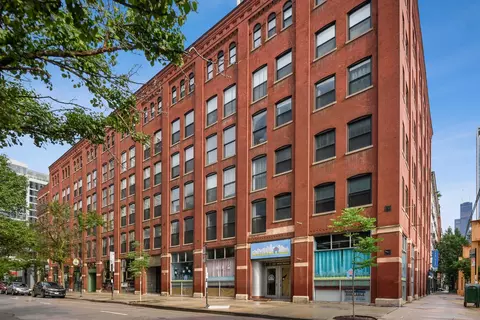 225 W Huron St #510, Chicago, IL 60654