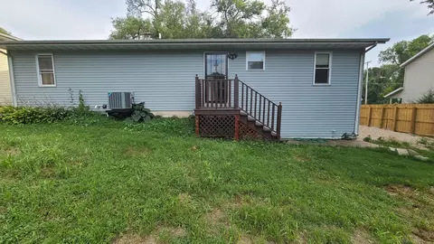 515 W 7th St, Dixon, IL 61021 photo 2