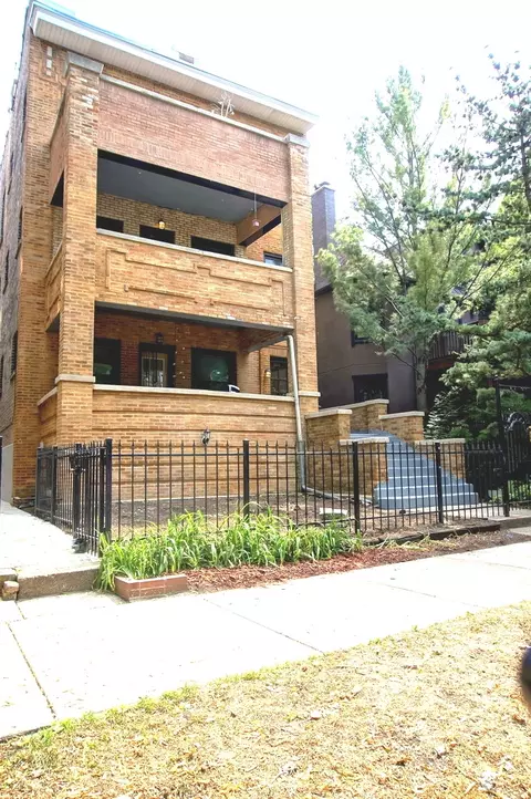 1121 W Columbia Ave, Chicago, IL 60626