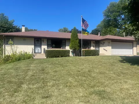 802 Medford Dr, Rockford, IL 61107