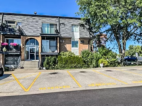 2 Dundee Quarter Dr #108, Palatine, IL 60074