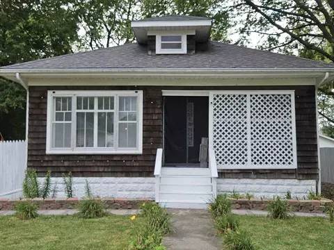 209 N Harrison St, Flanagan, IL 61740