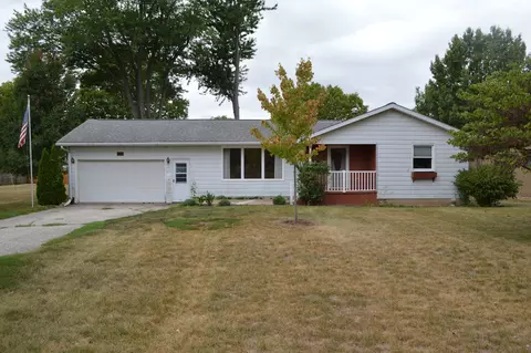 221 N 10th St, Hennepin, IL 61327