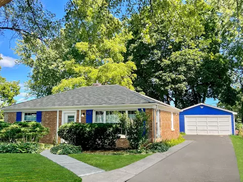 422 7th Ave, Libertyville, IL 60048