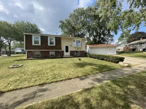 238 W Green Meadows Blvd, Streamwood, IL 60107