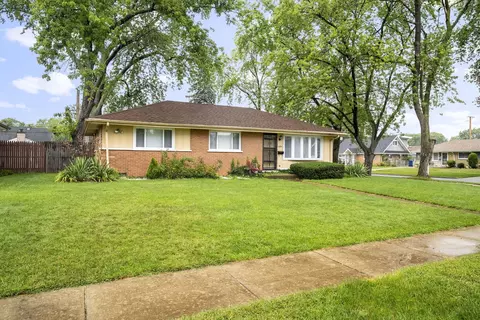8854 Saratoga Dr, Bridgeview, IL 60455