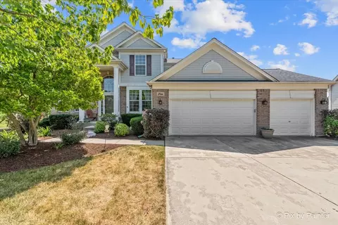 5 Camellia Ct, Streamwood, IL 60107