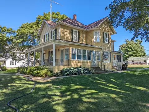 214 E Mason St, Lena, IL 61048