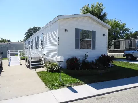 3515 Mary Ave, Park City, IL 60085