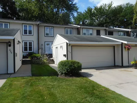 218 Applewood Ln #218, Bloomingdale, IL 60108