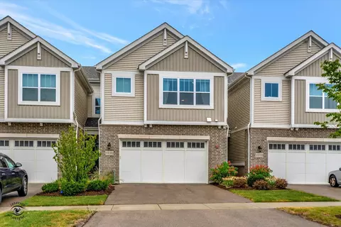 3 S516 Barkley Ave, Warrenville, IL 60563