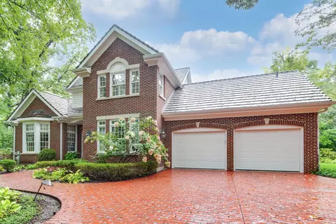 862 Gloucester Xing, Lake Forest, IL 60045