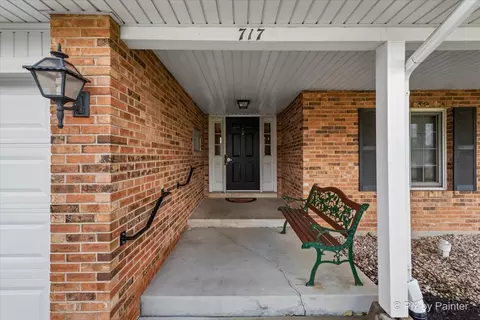 717 Maplewood Ct #D, Willowbrook, IL 60527 photo 3
