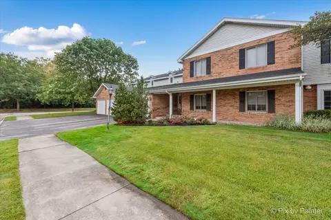 717 Maplewood Ct #D, Willowbrook, IL 60527 photo 2