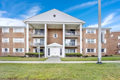 4420 W 111th St #302, Oak Lawn, IL 60453