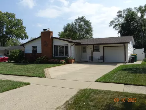 1001 Woodland Dr, Wheeling, IL 60090
