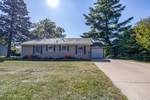 117 Knollwood Dr, Dekalb, IL 60115