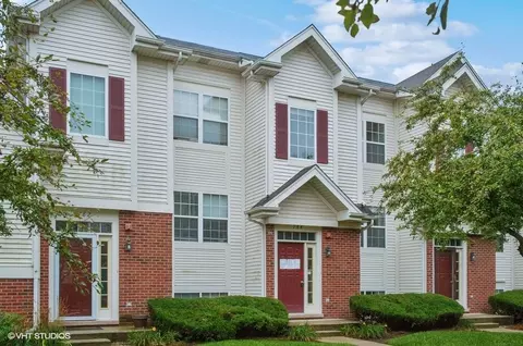 784 River Walk Dr, Wheeling, IL 60090