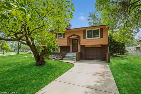 1301 Cabot Ln, Schaumburg, IL 60193