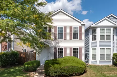 1581 Victoria Park Cir, Aurora, IL 60504