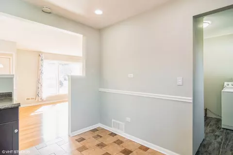 1216 Earl Ave, Des Plaines, IL 60018 photo 4