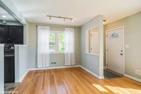 1216 Earl Ave, Des Plaines, IL 60018 photo 2