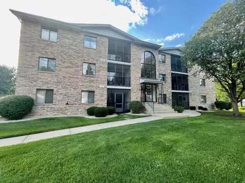 13316 W Circle Drive Pkwy #704, Crestwood, IL 60445
