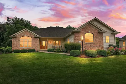 530 Viking Dr, Sycamore, IL 60178