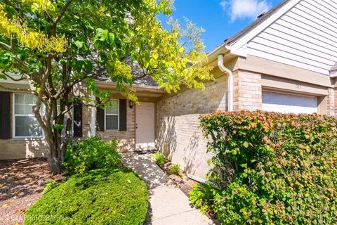 384 Crystal Ridge Dr #384, Crystal Lake, IL 60012