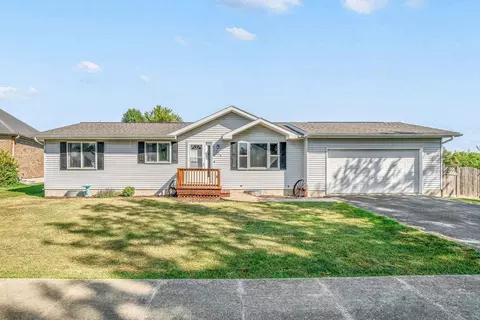 250 E Greeley St, Waterman, IL 60556