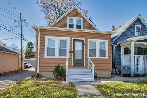 730 S Victory St, Waukegan, IL 60085