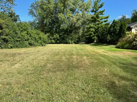 3890 Greenacre Dr, Northbrook, IL 60062