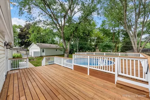 1912 Meadow Ln, Mchenry, IL 60050 photo 3