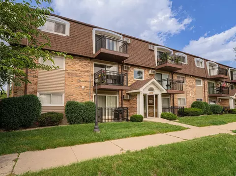 6440 Pamela Ln #9, Chicago Ridge, IL 60415