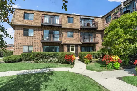 406 E Kensington Rd #E, Mount Prospect, IL 60056