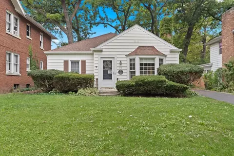 310 Oak Crest St, Waukegan, IL 60085