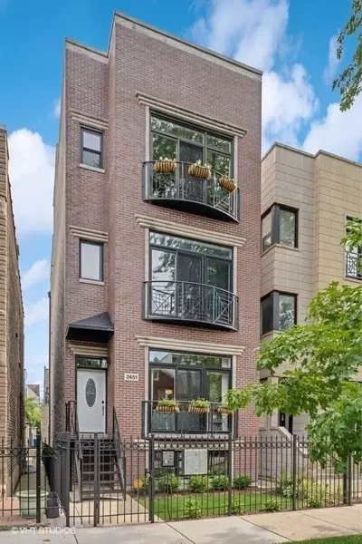 2451 W Thomas St #1, Chicago, IL 60622