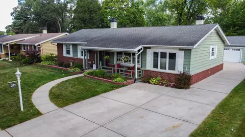 234 Mulberry Ln, Elk Grove Village, IL 60007