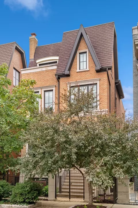 3740 N Wayne Ave, Chicago, IL 60613