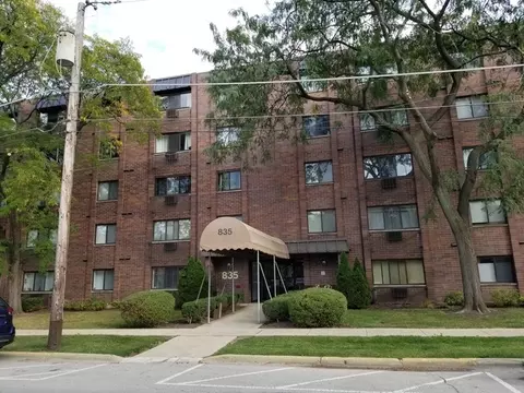 835 Pearson St #204, Des Plaines, IL 60016