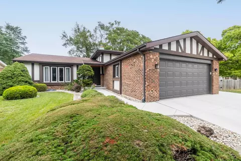 1400 Concord Dr, Downers Grove, IL 60516