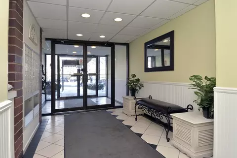 835 Pearson St #209, Des Plaines, IL 60016 photo 2