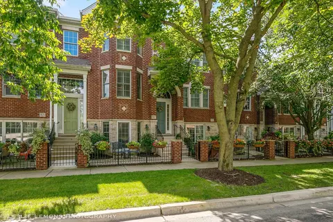1107 Gilbert Ave, Downers Grove, IL 60515