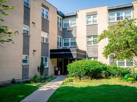 1728 W Farwell Ave #304, Chicago, IL 60626