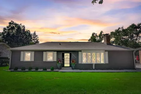 10320 S Tripp Ave, Oak Lawn, IL 60453