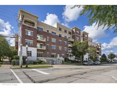 965 Rogers St #411, Downers Grove, IL 60515