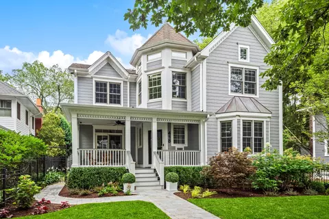 418 10th St, Wilmette, IL 60091