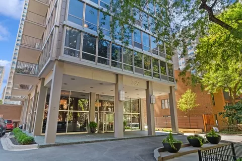 339 W Barry Ave #8A, Chicago, IL 60657