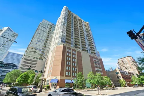 645 N Kingsbury St #1402, Chicago, IL 60654