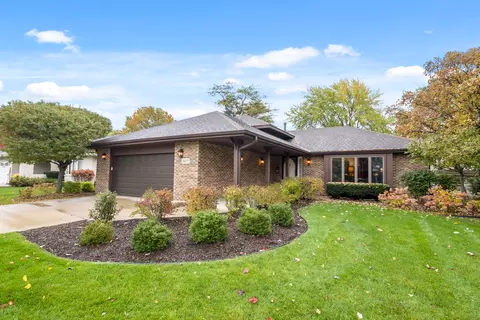 6927 Westview Dr, Oak Forest, IL 60452